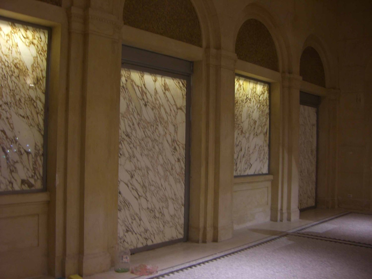 Onyxverkleidungen in Tripolis · Ansicht 2