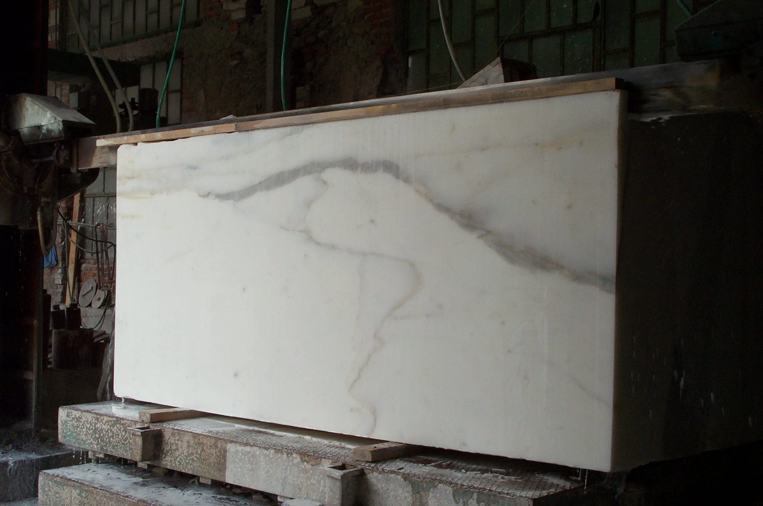 Marble kitchen worktops for a residence in Milan · View 2